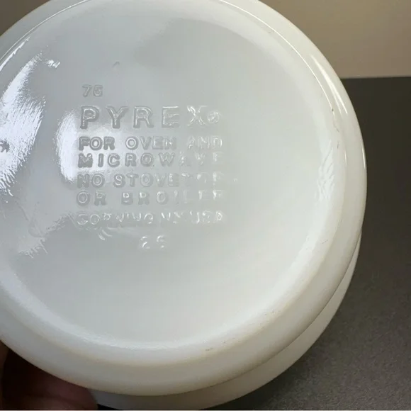 Vintage 1970’s Pyrex Spring Blossom Green “Crazy Daisy” Butter Crock #75, NO LID - Picture 4 of 4